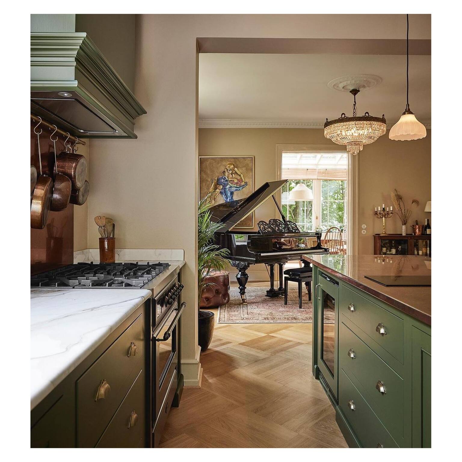 ILVE_UM09FDNS3BKB_Majestic_II_36_Dual_Fuel_Range_lifestyle