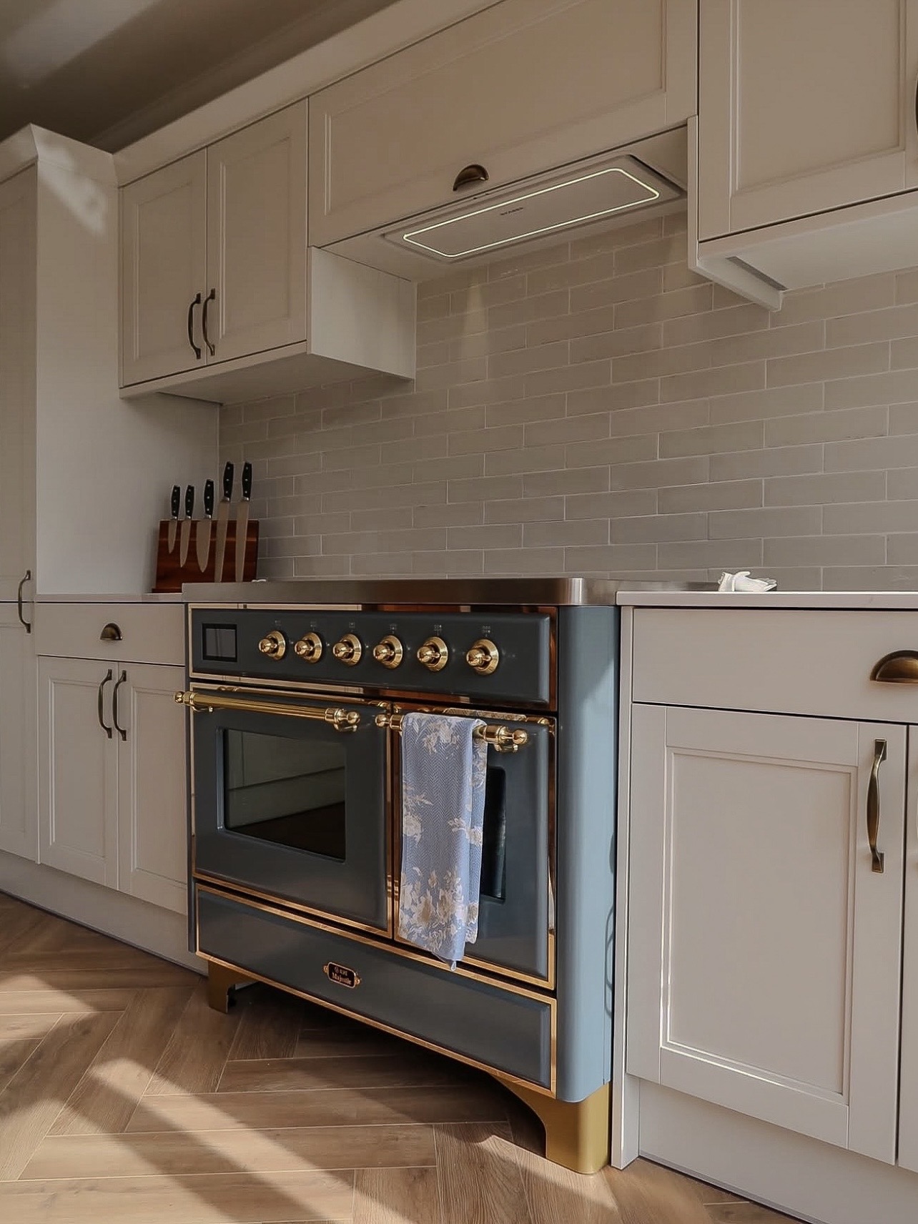 ILVE induction cooktop with smooth glass surface