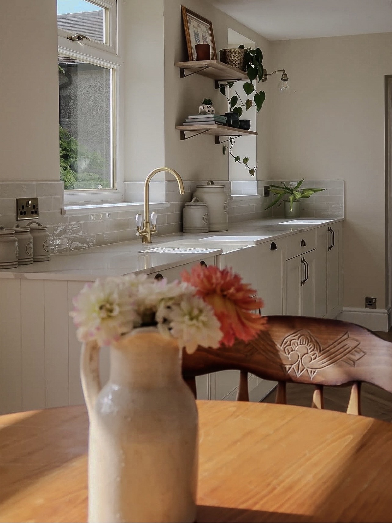 Elegant white modern kitchen