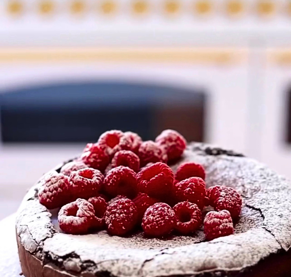 FEATURE IMAGE FLOURLESS CHOCOLATE CAKE BLOG