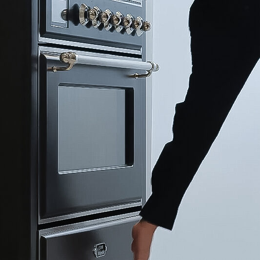 How to Majestic II Remove and Install the Oven Door on the ILVE Majestic II Range body e1755787629712