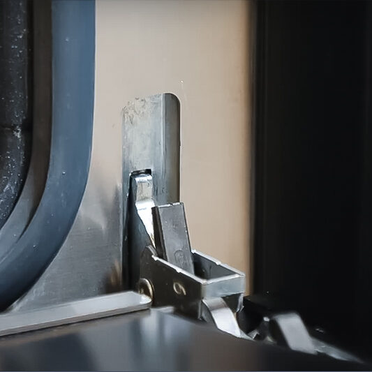 How to Majestic II Remove and Install the Oven Door on the ILVE Majestic II Range body 1 2 e1755787662414