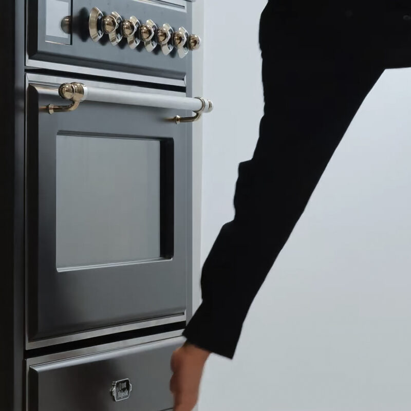 How to Remove and Install the Oven Door on the ILVE Majestic II Range feat