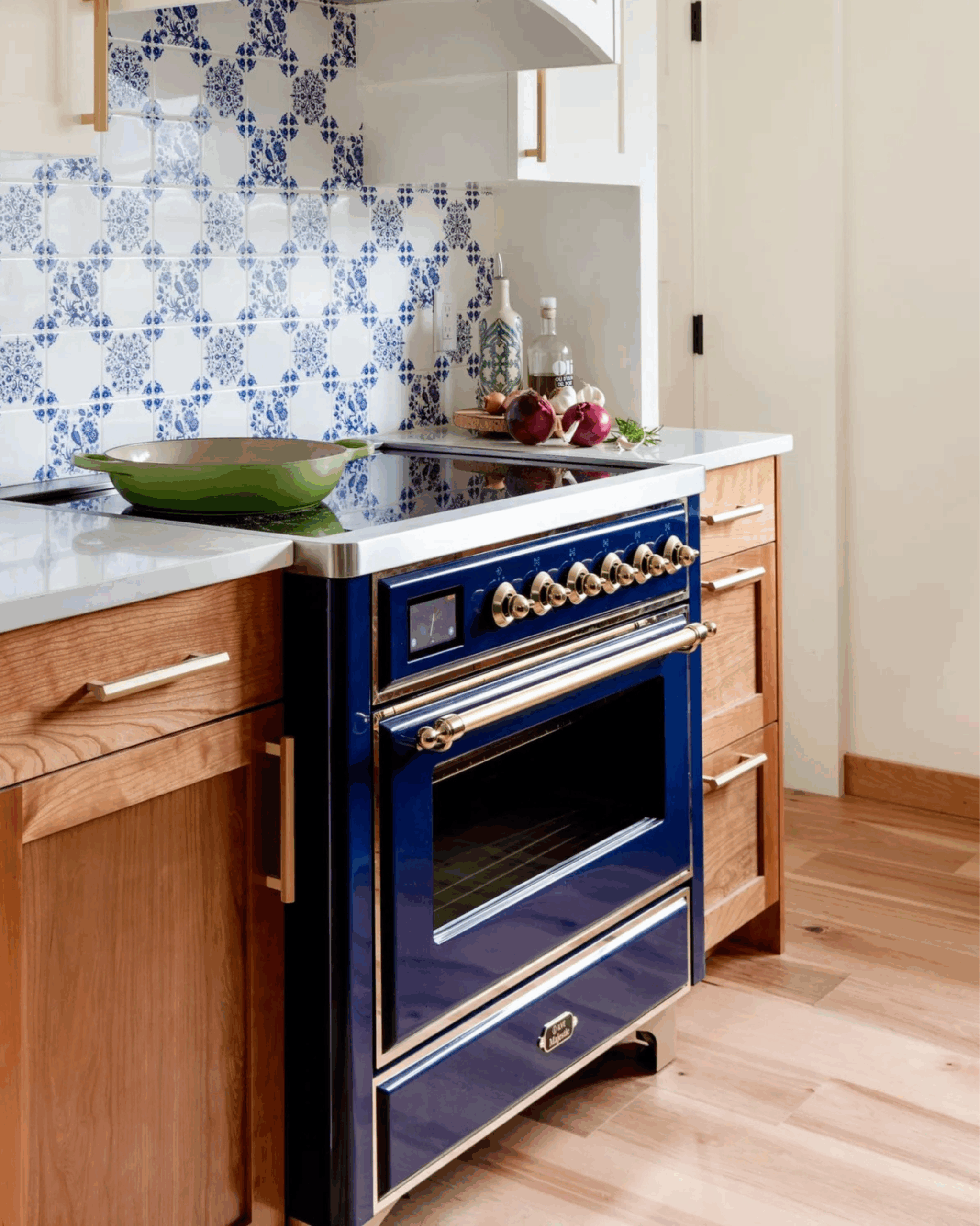 ILVE Majestic 36 inch Induction Range in Midnight Blue with Brass Trim.zip 4 scaled