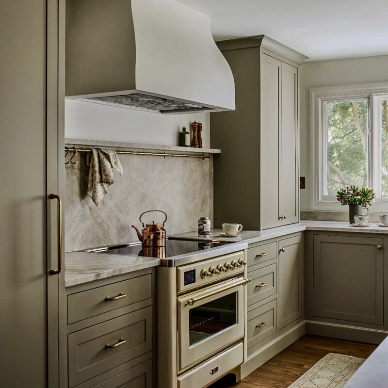 ILVE Majestic 36 inch induction range antique white brass