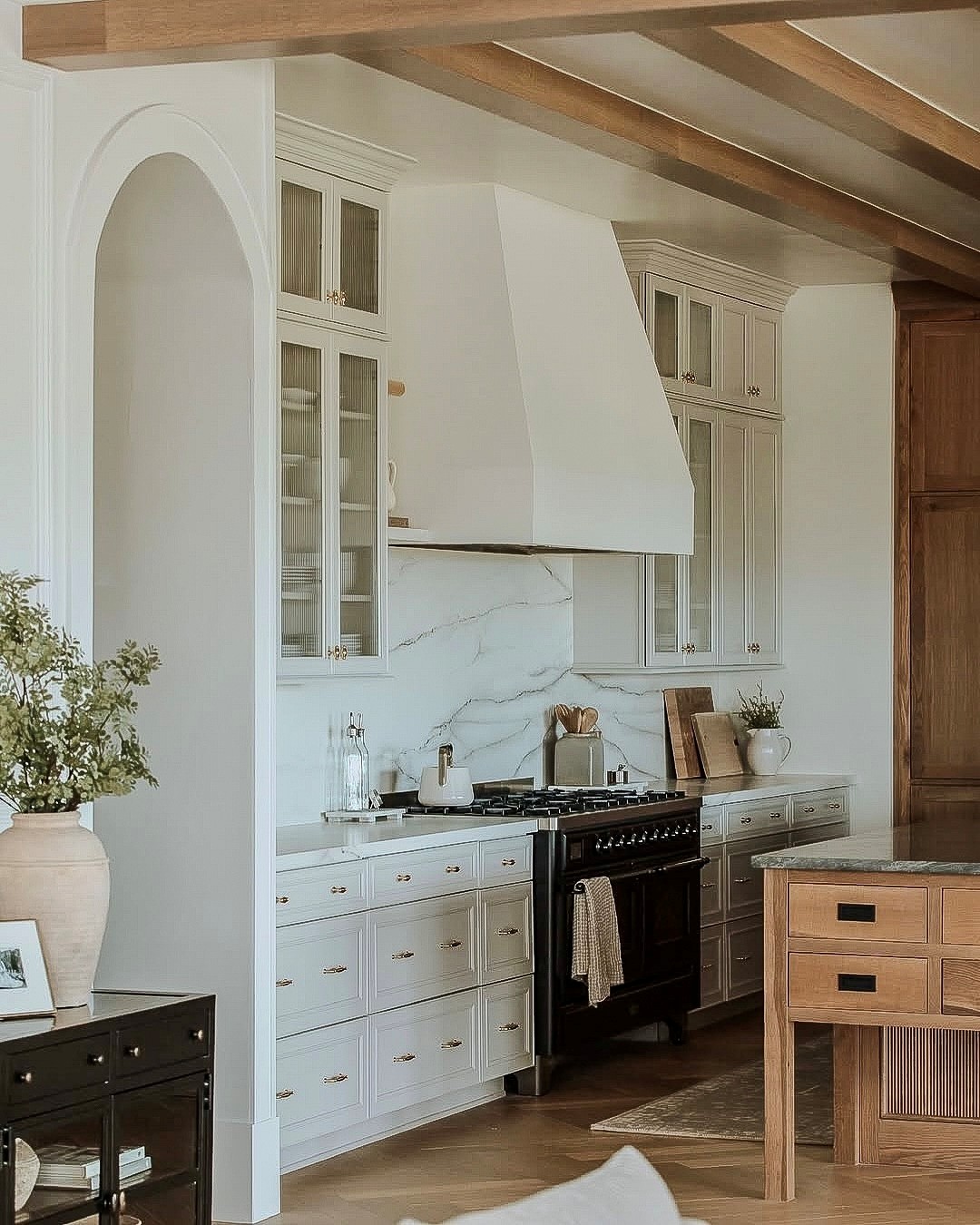 King Court Kitchen Spotlight: A Timeless Colorado Kitchen Featuring the ILVE Majestic III 60″ Dual Fuel Range