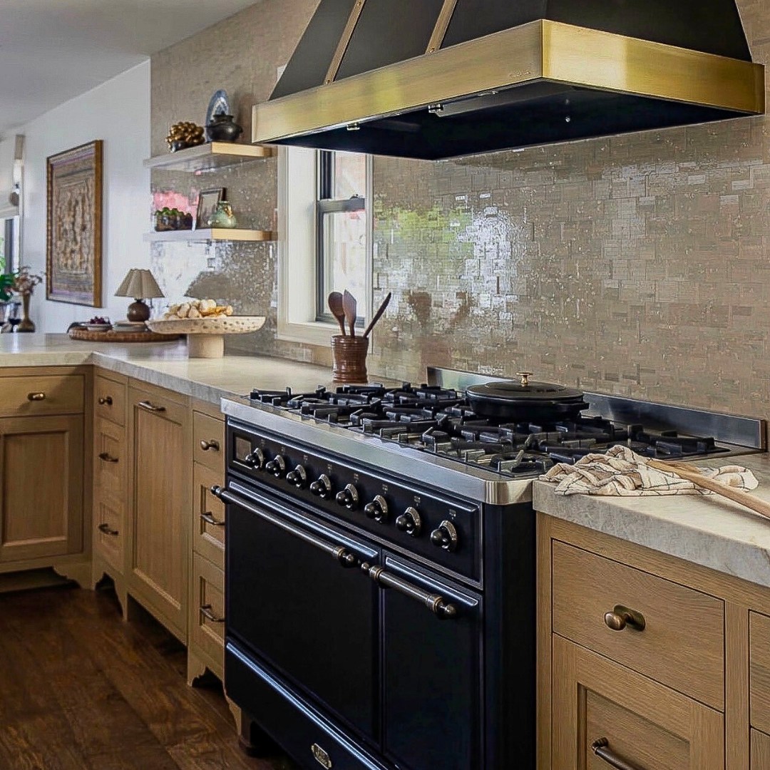 Coastal Elegance in Newport Beach: Inside a Timeless Kitchen Designed for Living