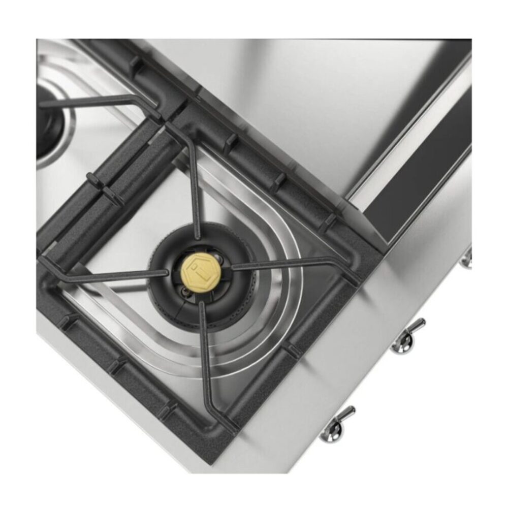 ILVE UHCP48FN close up on dual burners