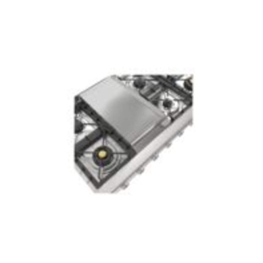 ILVE UHCP48FSSLP close up on griddle