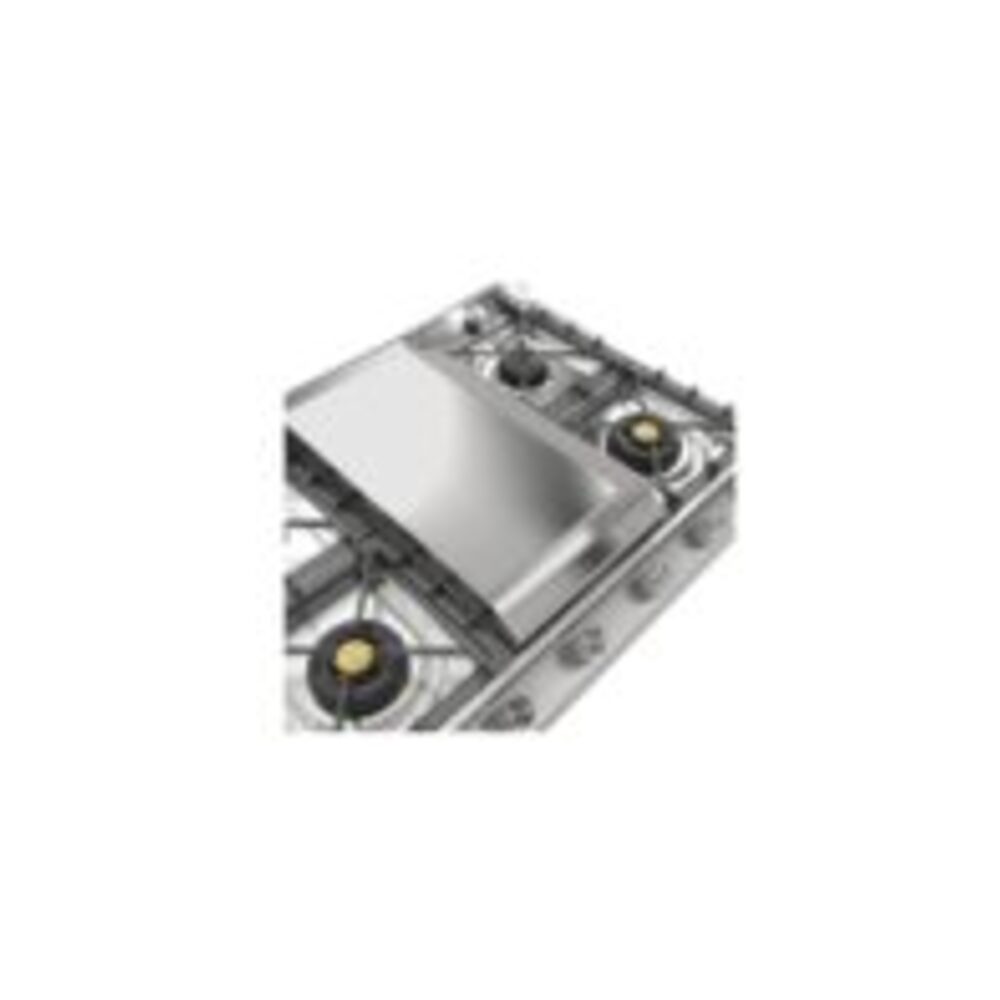 ILVE UHCP965FSS close up on griddle