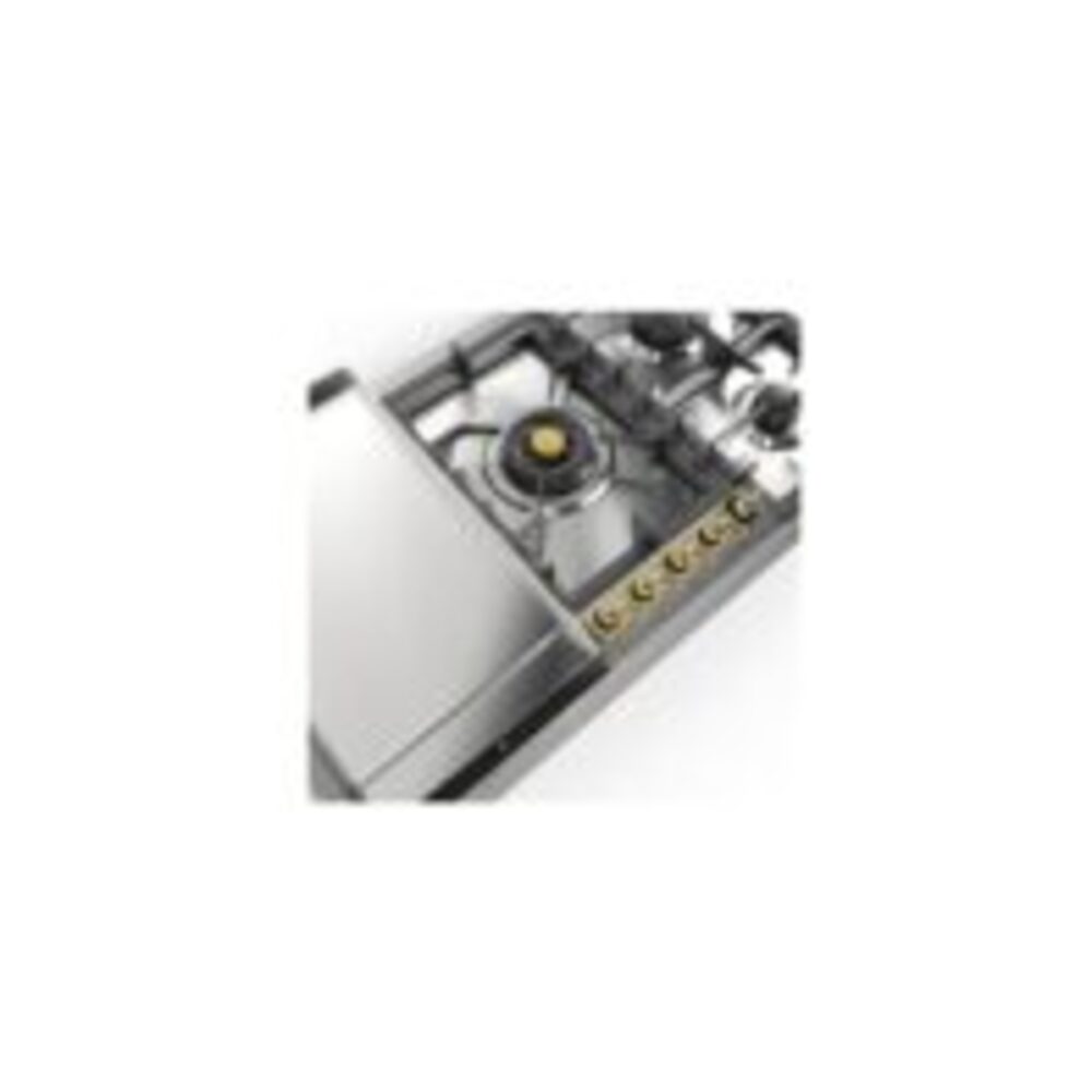 ILVE UHCPT95FNSSG close up on center dual burner