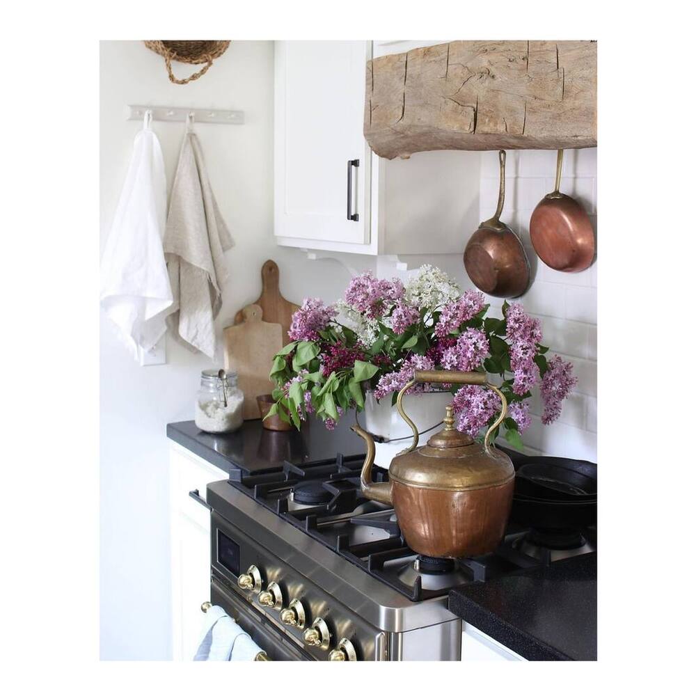 ILVE UM30DNE3SSCLP Majestic II 30 inch Dual Fuel Range with 5 Black Brass Burners (Liquid Propane, Triple Glass Door, Stainless Steel, Chrome) 12 ILVE_UM30DNE3SSC_Majestic_II_30"_Dual_Fuel_Range_Lifestyle