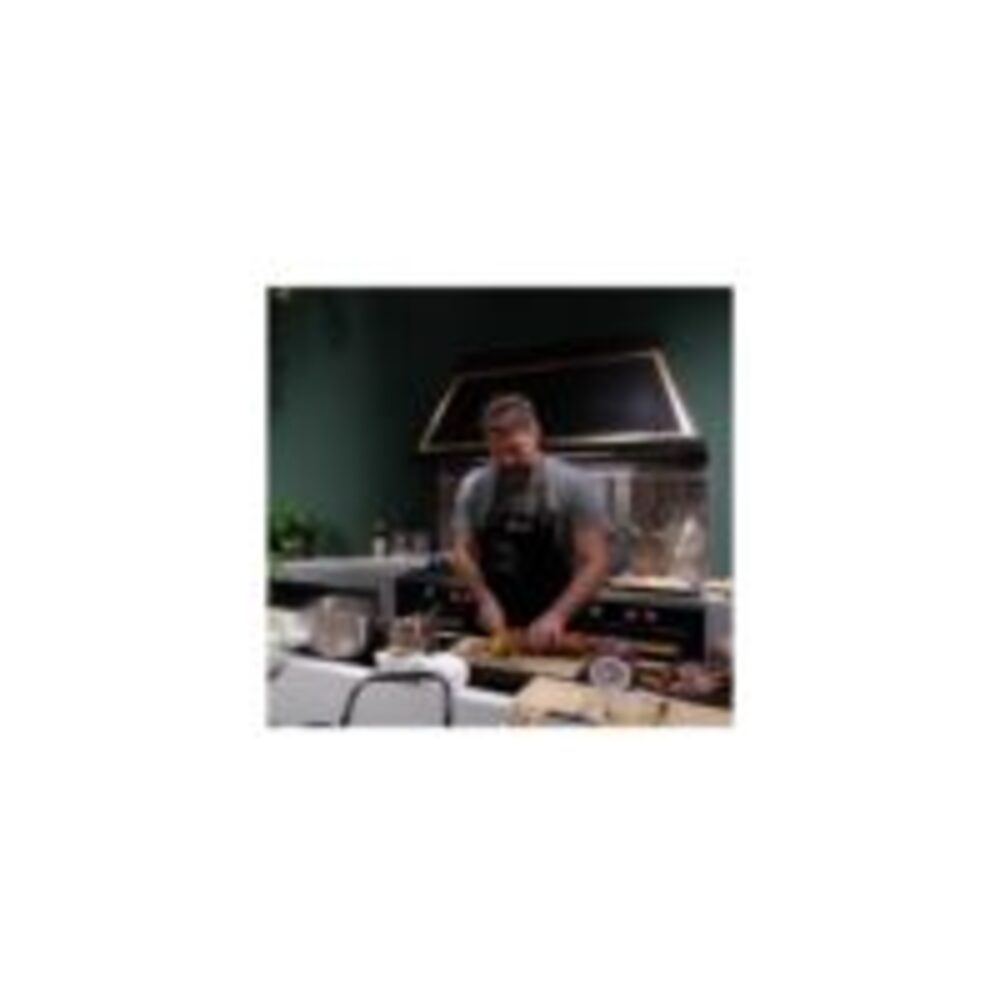 UN60FSNMPBKGLP-lifestyle