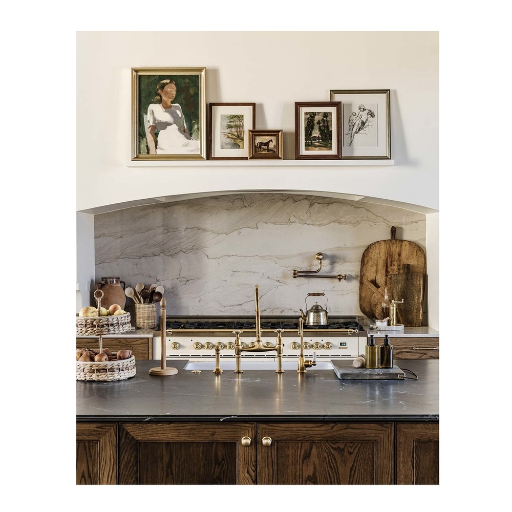 ILVE UP60FNMPAWGLP Nostalgie II 60 inch Dual Fuel Range with 5.8 cu. ft. Total Double Oven Capacity (9 Sealed Burners + Griddle, Liquid Propane, Triple Glass Door, Antique White, Brass) 2 ILVE UP60F Nostalgie II 60 inch Dual Fuel Range