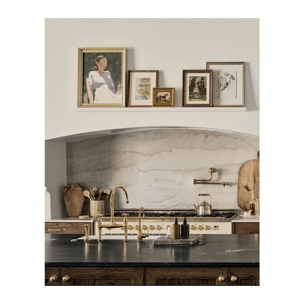 ILVE UP60FNMPAWG Nostalgie II 60 inch Dual Fuel Range with 5.8 cu. ft. Total Double Oven Capacity (9 Sealed Burners + Griddle, Natural Gas, Triple Glass Door, Antique White, Brass) 3 ILVE UP60F Nostalgie II 60 inch Dual Fuel Range