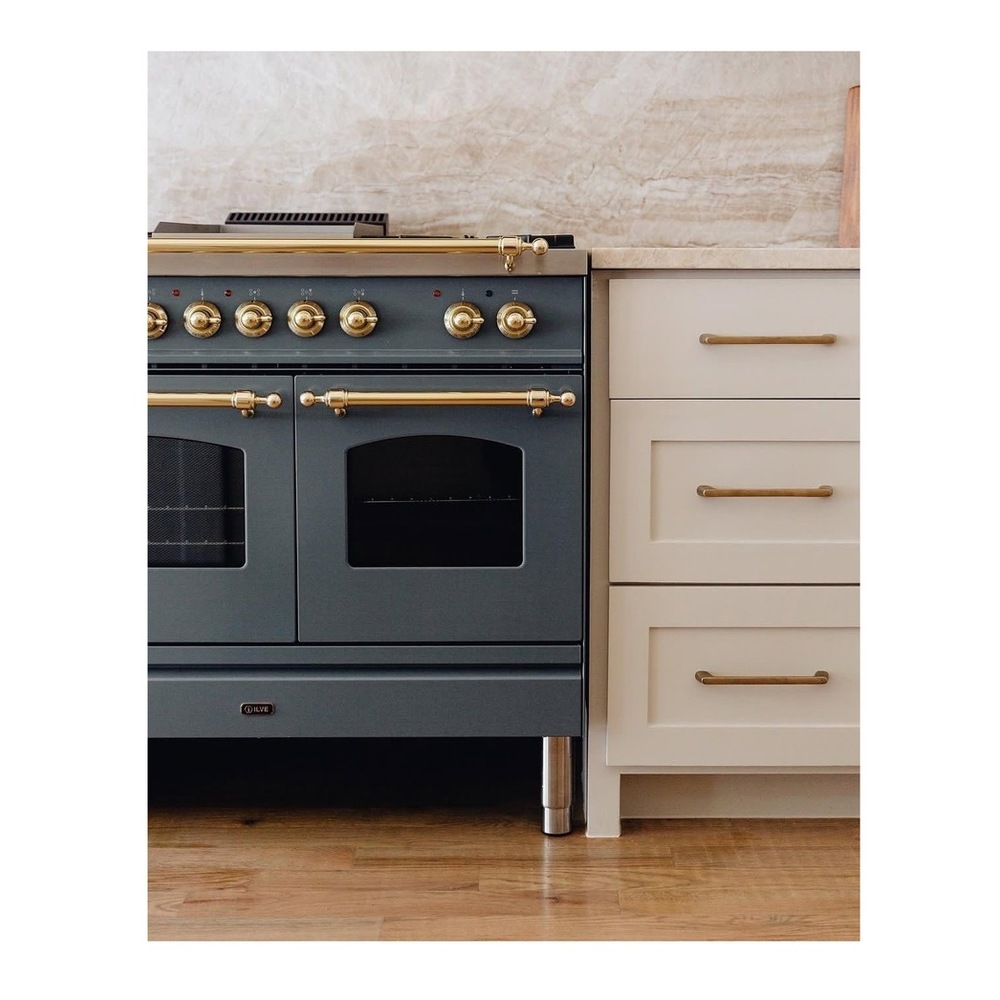 ILVE UPD40FNMPBGG Nostalgie II 40 inch Dual Fuel Range with Double Ovens, 6 Burners and Griddle (Natural Gas, Triple Glass Door, Blue Grey, Brass) 2 ILVE UPD40FNMP Nostalgie II 40 inch Dual Fuel Range with Double Ovens, 6 Burners and Griddle