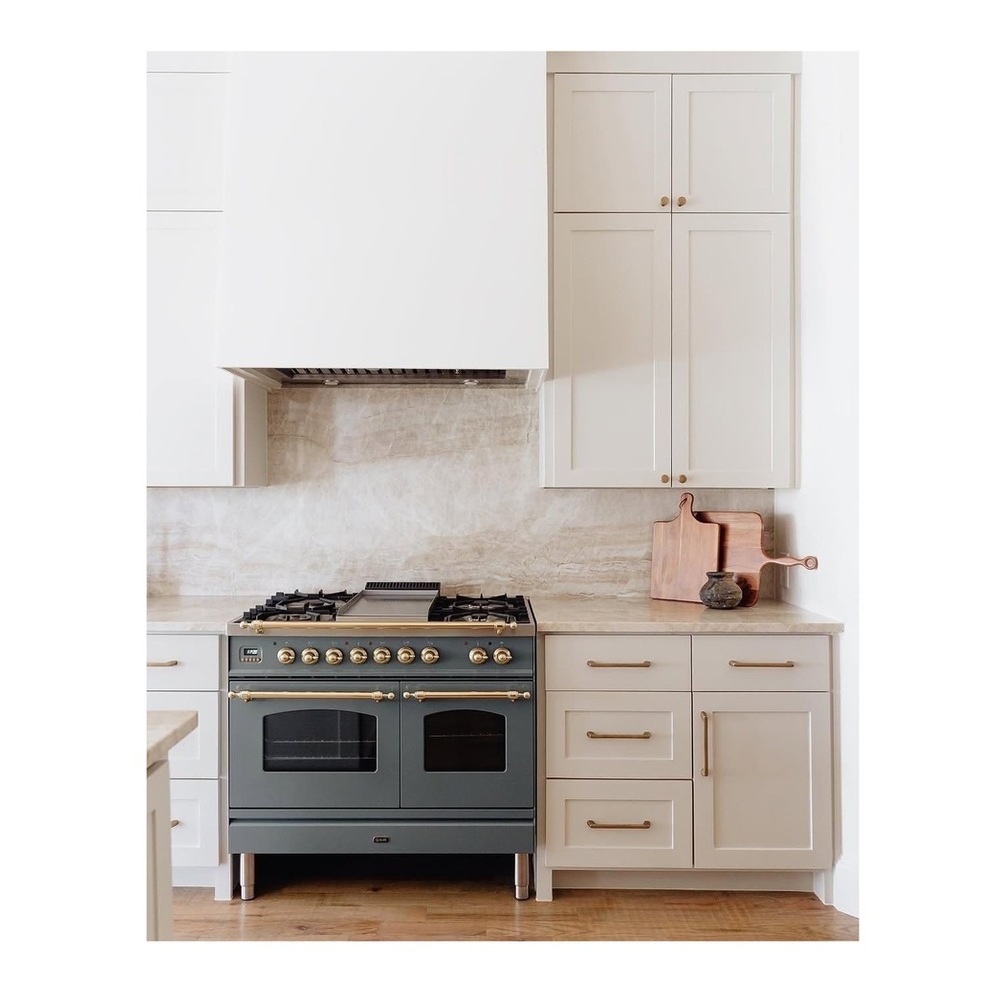 ILVE UPD40FNMPBGG Nostalgie II 40 inch Dual Fuel Range with Double Ovens, 6 Burners and Griddle (Natural Gas, Triple Glass Door, Blue Grey, Brass) 3 ILVE UPD40FNMP Nostalgie II 40 inch Dual Fuel Range with Double Ovens, 6 Burners and Griddle