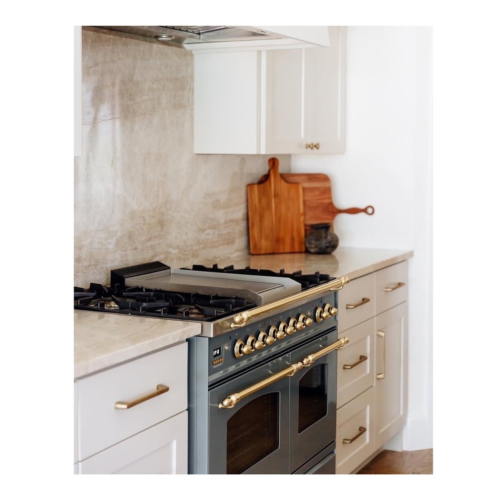 ILVE UPD40FNMPBGG Nostalgie II 40 inch Dual Fuel Range with Double Ovens, 6 Burners and Griddle (Natural Gas, Triple Glass Door, Blue Grey, Brass) 4 ILVE UPD40FNMP Nostalgie II 40 inch Dual Fuel Range with Double Ovens, 6 Burners and Griddle