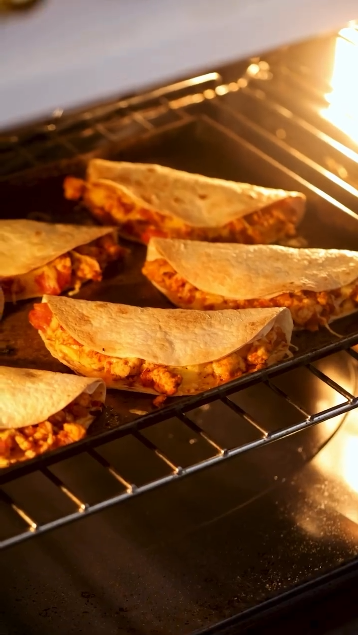 Whats on your menu for the weekend Our 120cm Nostalgie range cooker is the kind of appliance that transforms your kitchen into a comprehensive culinary studio.00 00 31 12.Still012